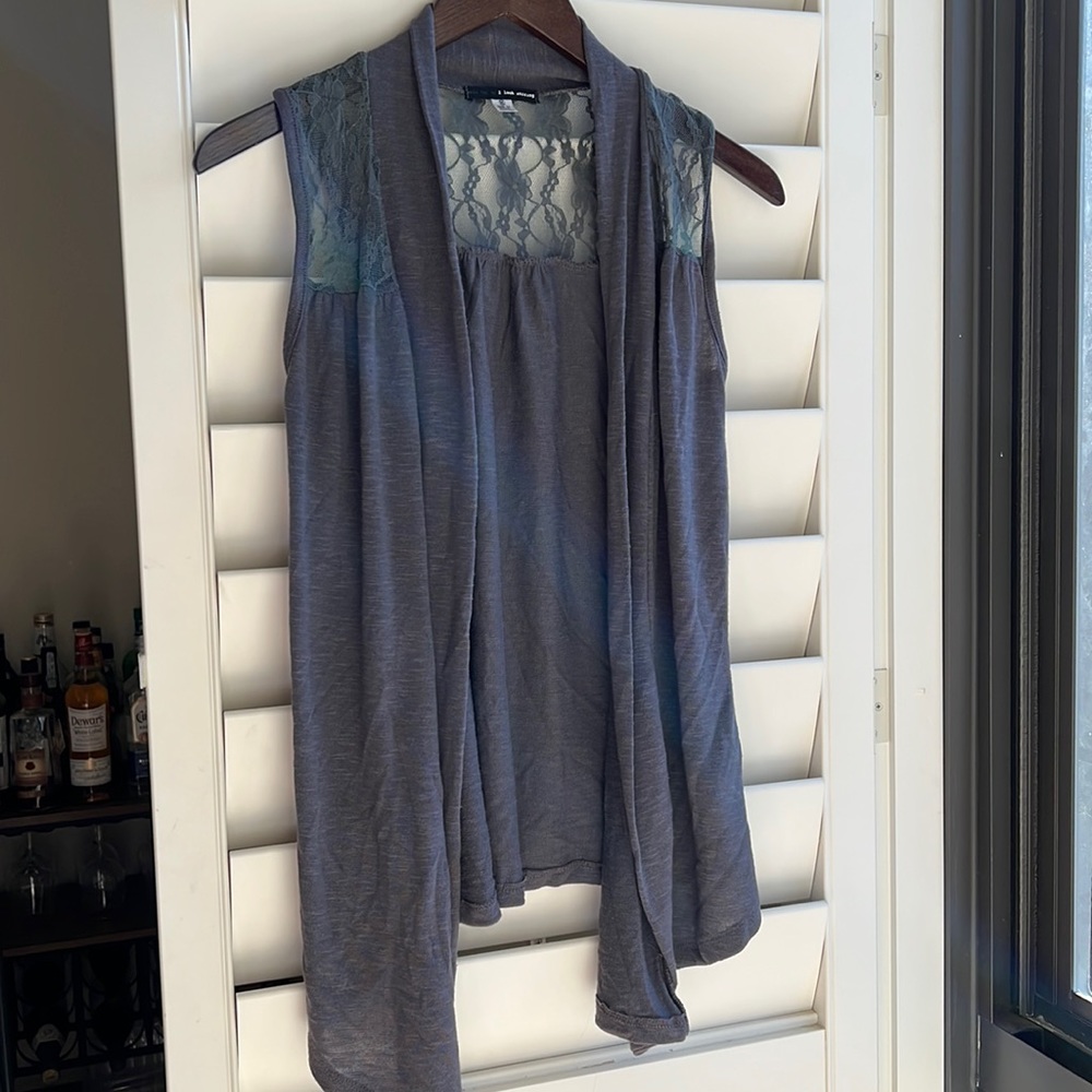 Grey sleeveless tunic sweater with lace top on back and flowy sides open front